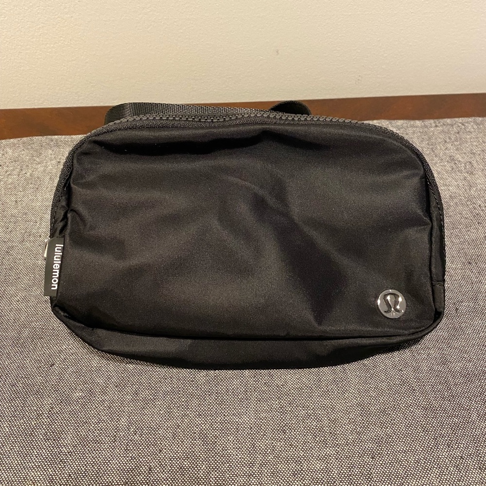 Lululemon Everywhere Belt Bag